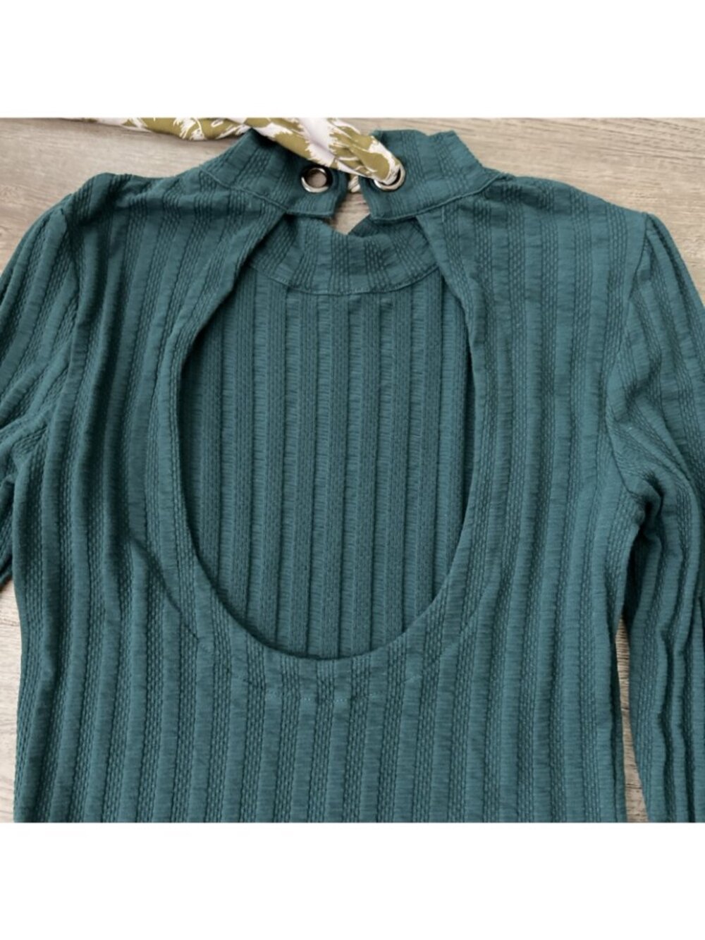 Free People Suki Scarf Tie Open Back Ribbed Top Womens‎ M Green Long Sleeve - Picture 9 of 13